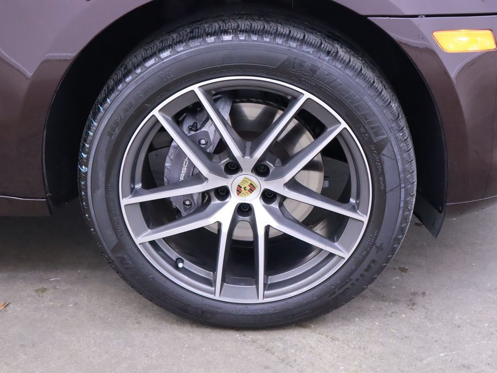 Used 2024 Porsche Macan AWD/4WD image 16