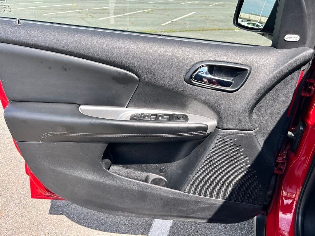 Used 2015 Dodge Journey SXT w/ Flexible Seating Group FWD image 19