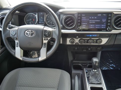 Used 2022 Toyota Tacoma SR5 AWD/4WD image 16