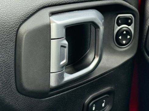 Used 2020 Jeep Wrangler Sport AWD/4WD image 18