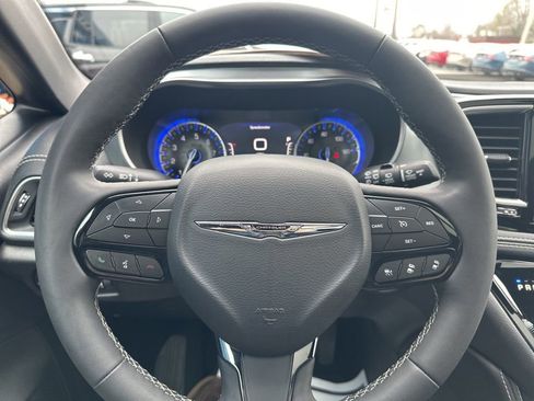 Used 2025 Chrysler Pacifica Limited image 24