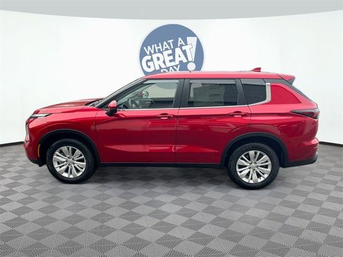 New 2025 Mitsubishi Outlander ES image 4