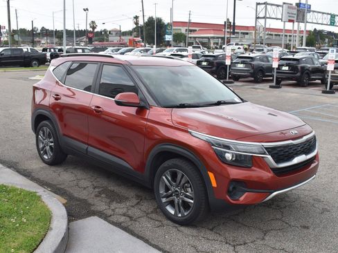 Used 2021 Kia Seltos S FWD image 14