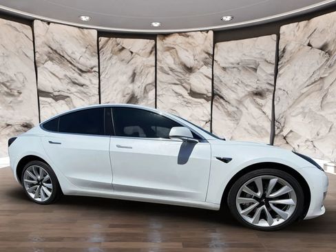 Used 2018 Tesla Model 3 Long Range RWD image 4