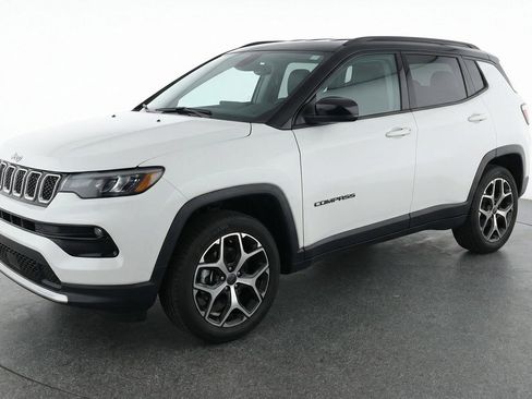 Used 2025 Jeep Compass Trailhawk AWD/4WD image 3