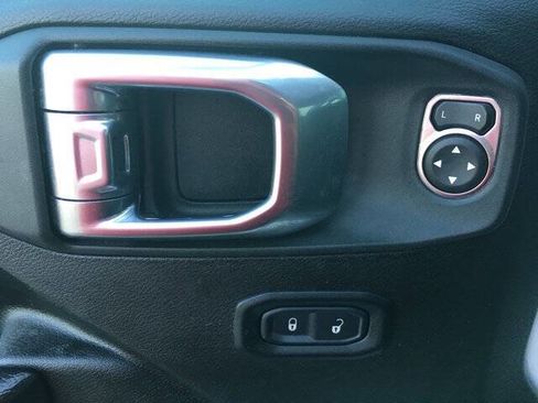 Used 2022 Jeep Gladiator Sport image 11