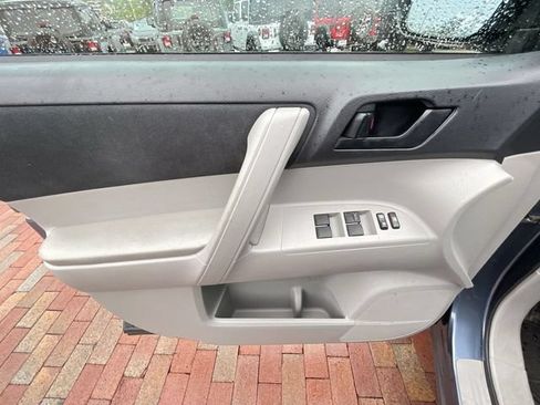 Used 2011 Toyota Highlander 4WD image 10