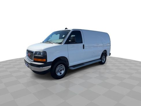 Used 2025 GMC Savana 2500 w/ Driver Convenience Package RWD image 4