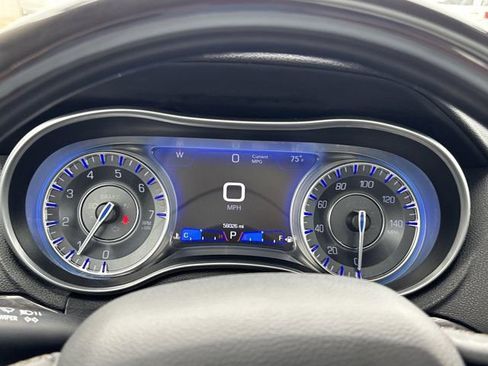 Used 2019 Chrysler 300 Limited image 24