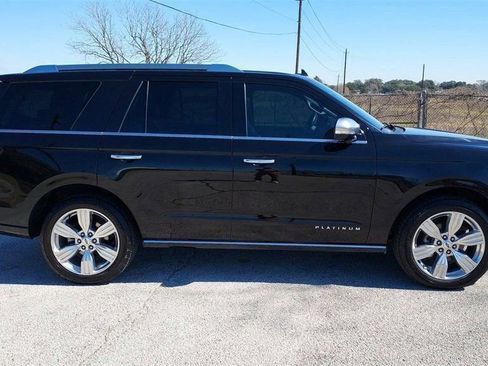 Certified 2022 Ford Expedition Platinum image 2