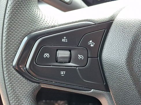 Used 2025 Chevrolet Trax LT FWD image 20