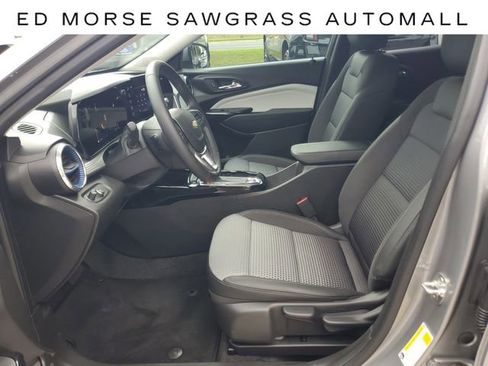 Certified 2025 Chevrolet Trax LT w/ Driver Confidence Package image 16