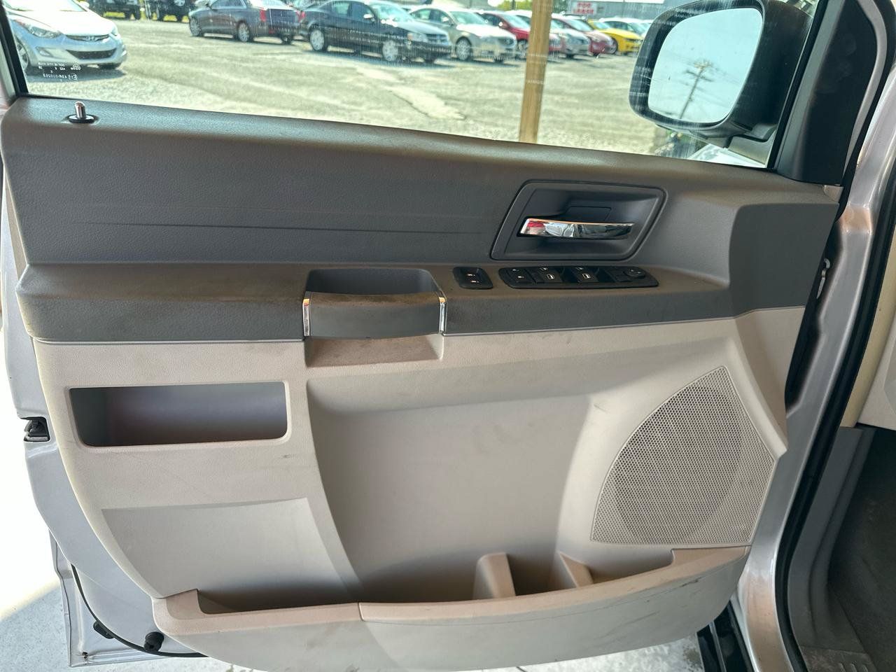 Used 2009 Chrysler Town & Country LX w/ PWR Convenience Group FWD image 29