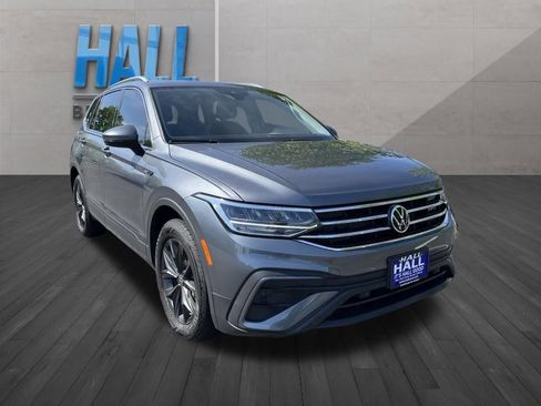 Used 2024 Volkswagen Tiguan SE w/ Panoramic Sunroof Package AWD/4WD image 8
