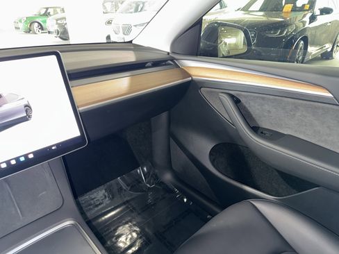 Used 2023 Tesla Model Y Performance image 29