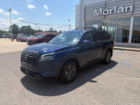Used 2025 Nissan Pathfinder SV w/ Black Appearance Package AWD/4WD image 2