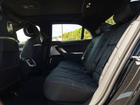 New 2026 BMW i7 eDrive50 w/ M Sport Package image 8