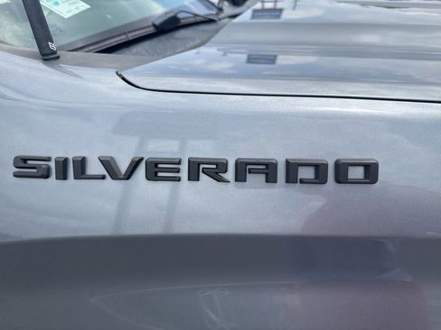 Used 2020 Chevrolet Silverado 1500 Custom w/ Custom Value Package AWD/4WD image 3