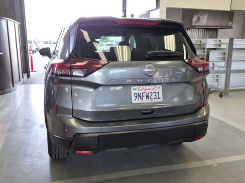 Used 2024 Nissan Rogue S FWD image 4