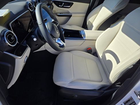 Used 2025 Mercedes-Benz GLC 300 GLC 300 image 11