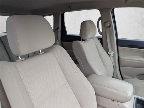 Used 2022 Jeep Grand Cherokee Laredo E w/ Security & Convenience Group AWD/4WD image 17