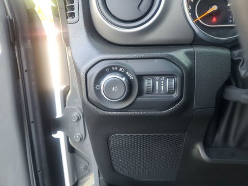 Used 2022 Jeep Wrangler Unlimited Sport AWD/4WD image 18