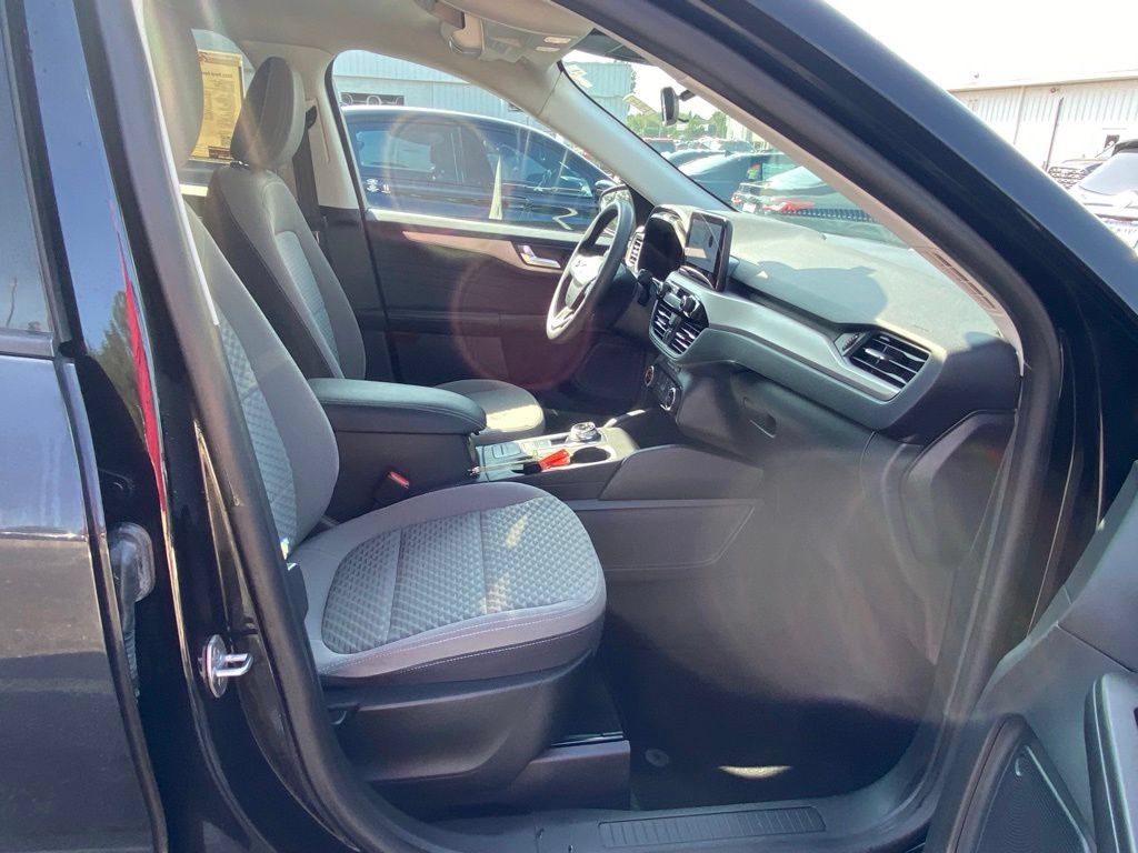 Used 2021 Ford Escape SE FWD image 16