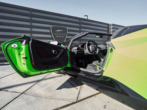 Used 2019 Lamborghini Huracan Performante image 28