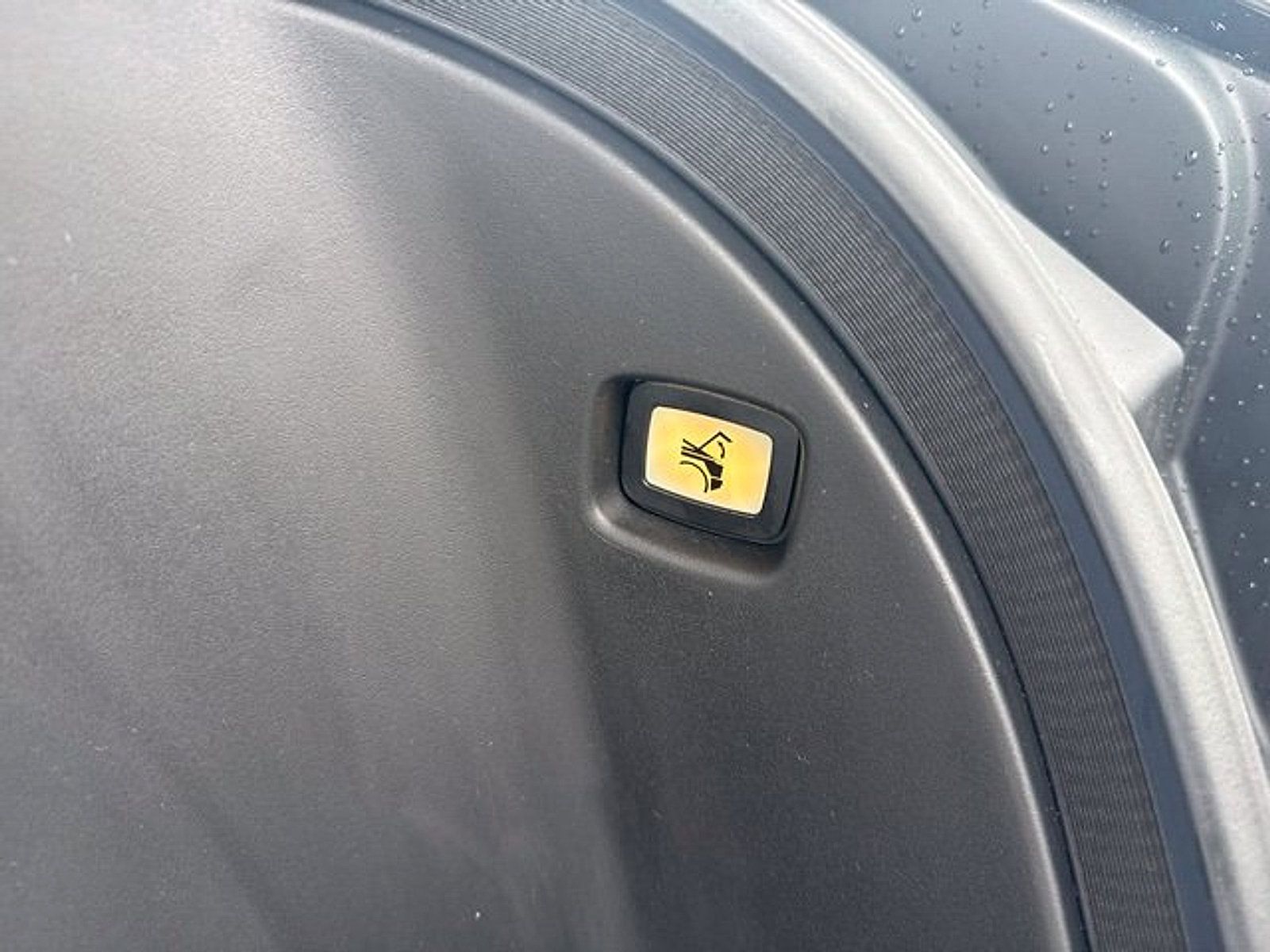 Used 2025 Tesla Cybertruck AWD Crew Cab image 31