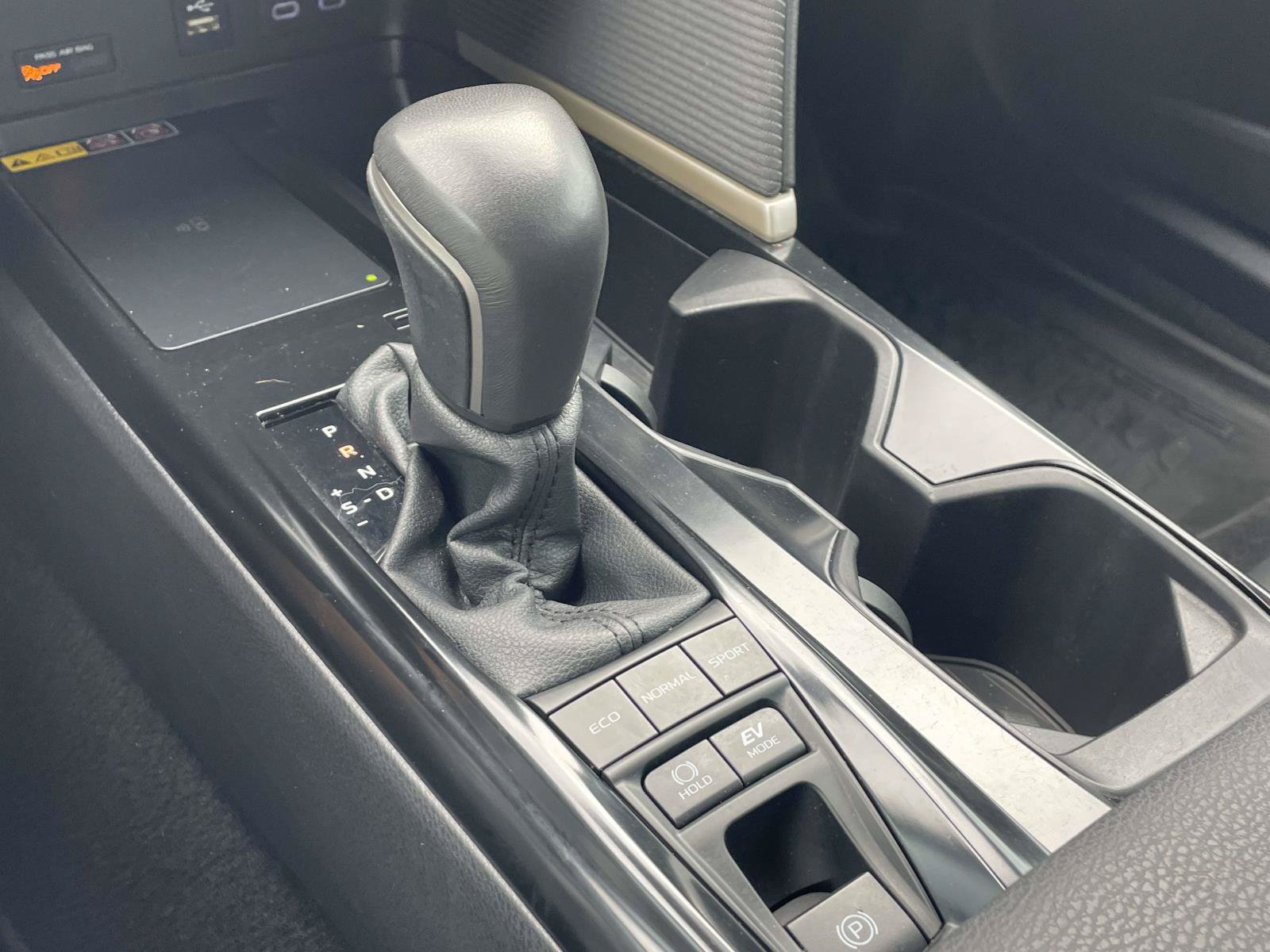 Used 2025 Toyota Camry SE FWD image 18