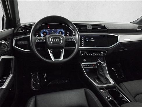 Certified 2025 Audi Q3 2.0T Premium w/ Convenience Package image 19
