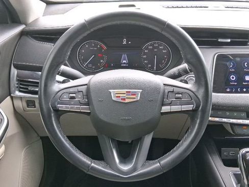 Used 2021 Cadillac XT4 Luxury w/ Driver Awareness Package image 11