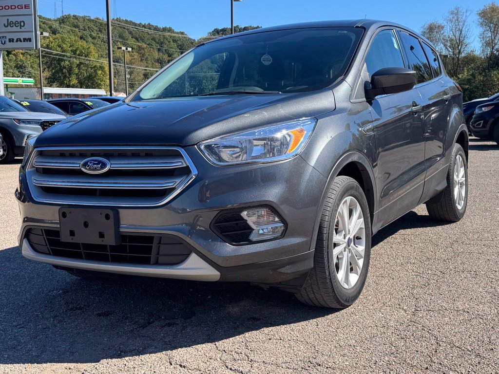 Used 2019 Ford Escape SE FWD image 2