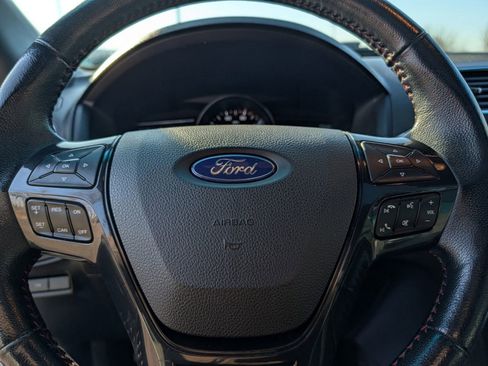 Used 2016 Ford Explorer Sport image 31