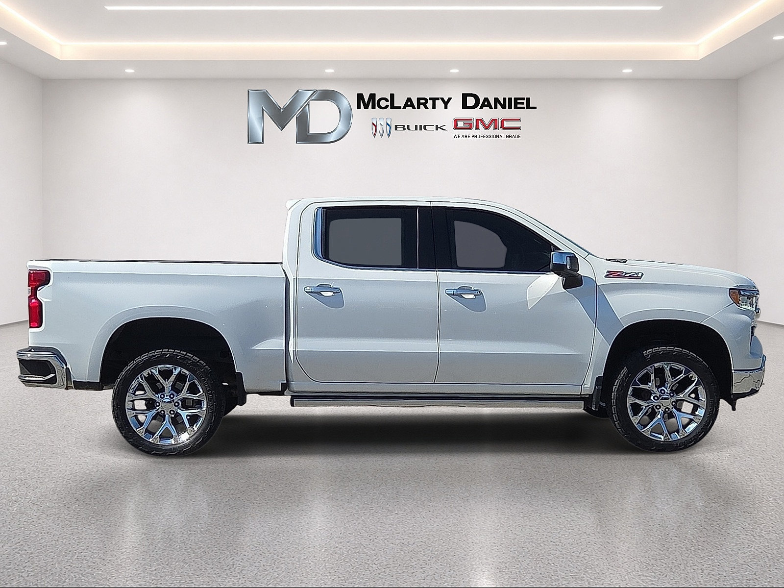 Used 2022 Chevrolet Silverado 1500 LTZ w/ LTZ Premium Package AWD/4WD image 15