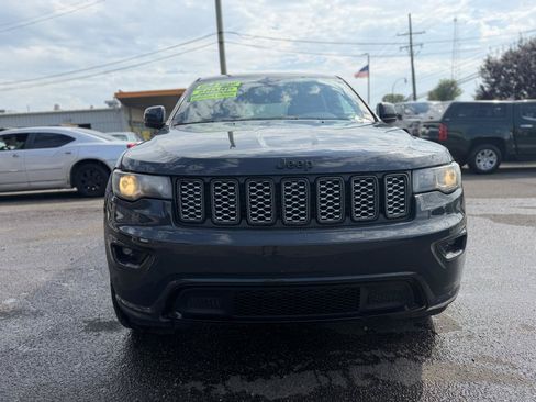 Used 2018 Jeep Grand Cherokee Altitude AWD/4WD image 2