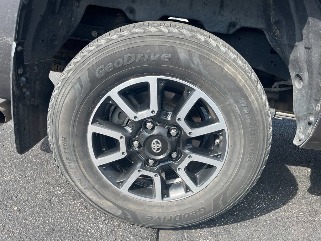 Used 2018 Toyota Tundra Limited w/ Limited Premium Package AWD/4WD image 11