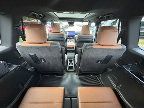 Used 2026 Lexus GX 550 w/ Accessory Package (2T) AWD/4WD image 45