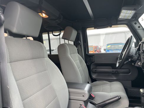 Used 2007 Jeep Wrangler Unlimited Sahara image 13