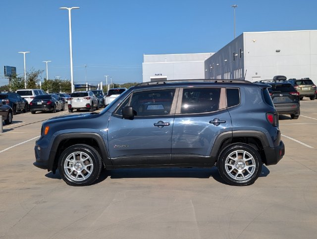 Used 2022 Jeep Renegade Latitude w/ Convenience Group AWD/4WD image 3