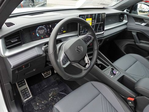 New 2026 Volkswagen Tiguan SE R-Line image 12