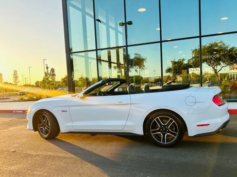 Used 2019 Ford Mustang GT Premium RWD image 4