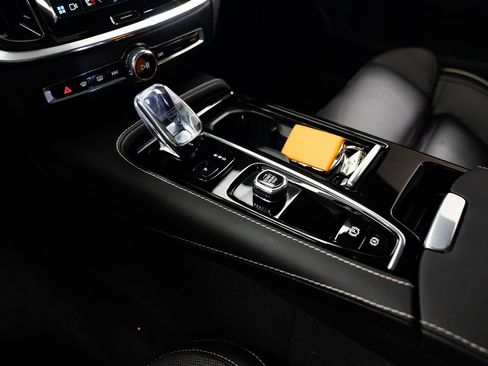 Used 2024 Volvo V60 T8 Polestar image 16