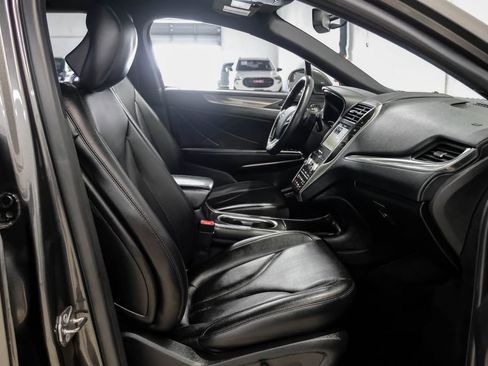Used 2019 Lincoln MKC Premiere FWD image 34