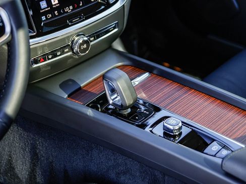 Used 2025 Volvo V60 B5 Cross Country Plus image 21