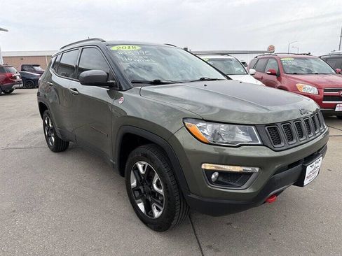 Used 2018 Jeep Compass Trailhawk w/ Leather Interior Group AWD/4WD image 8