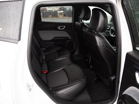 Used 2024 Jeep Compass Latitude image 22