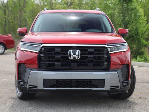 New 2026 Honda Pilot Touring image 2