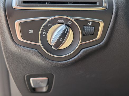 Used 2019 Mercedes-Benz GLC 300 4MATIC Coupe image 22