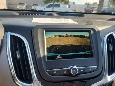 Used 2019 Chevrolet Equinox LS AWD/4WD image 18